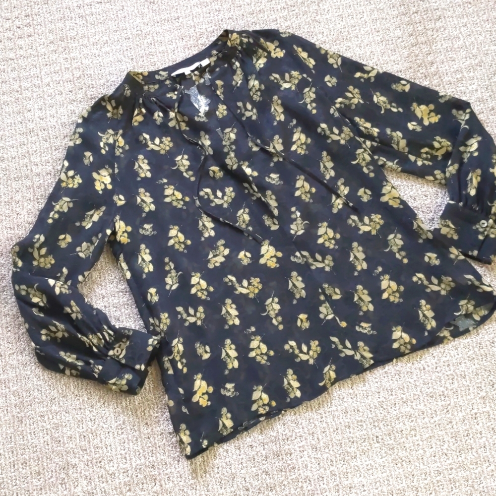 STUNNING Vince Silk Floral Tie Front Blouse, Size XS